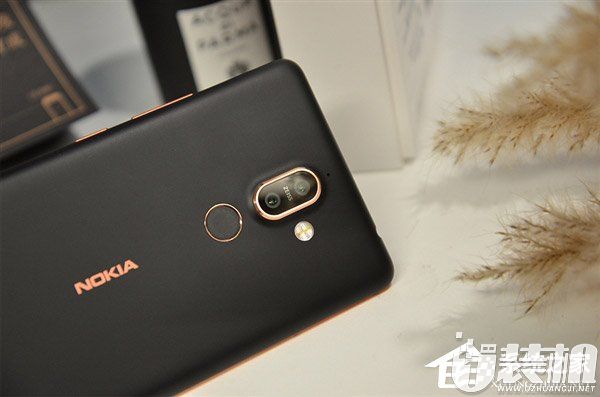 又该充值信仰了！诺基亚全面屏新机Nokia7 Plus真机图赏