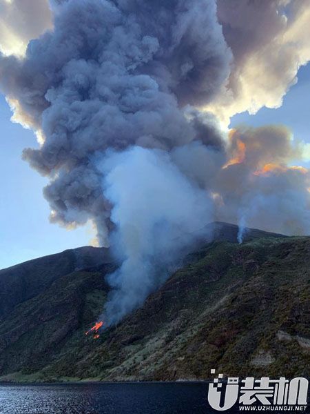 意大利斯特隆博利火山爆发 多名游客失踪